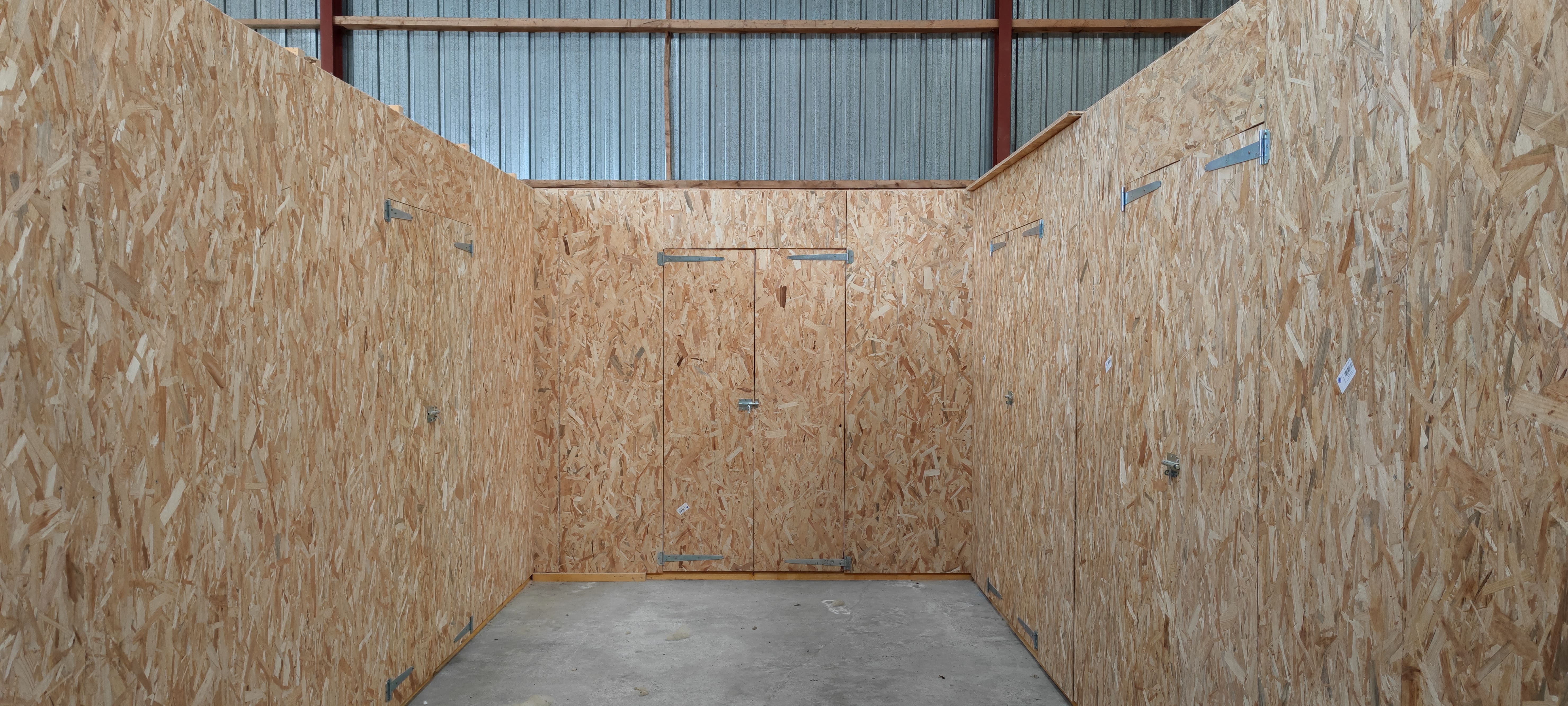 Vue intérieure du hangar de stockage sécurisé Société 4MS Lanmeur